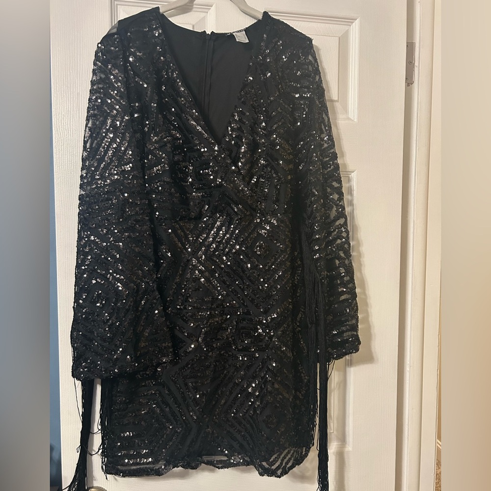 VENUS Black Long Sleeve Sequin Fringe Sleeve Mini Dress